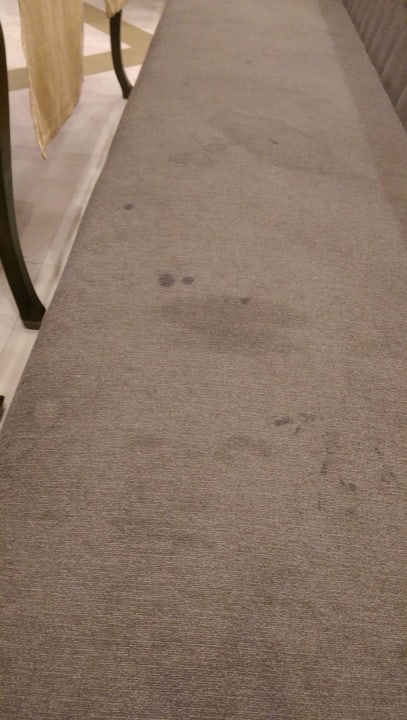 Versiffte Bank im Hauptrestaurant Sherwood Exclusive Kemer