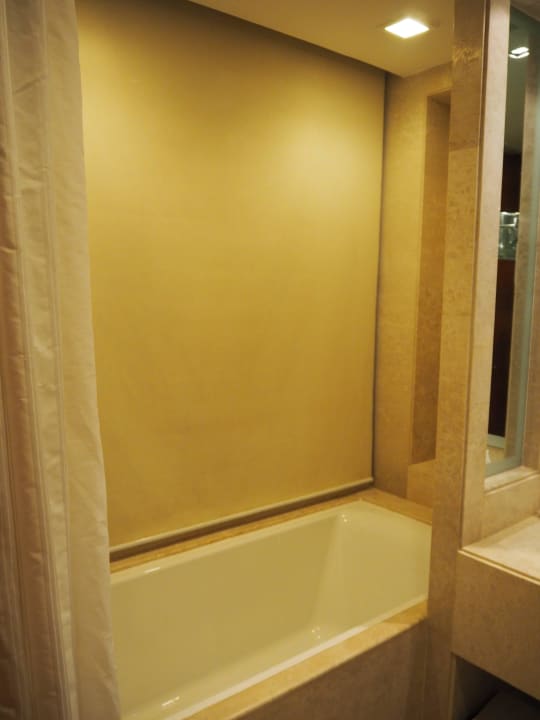 Zweite Übernachtung: Zimmer Badewane Hotel The Piccadily New Delhi