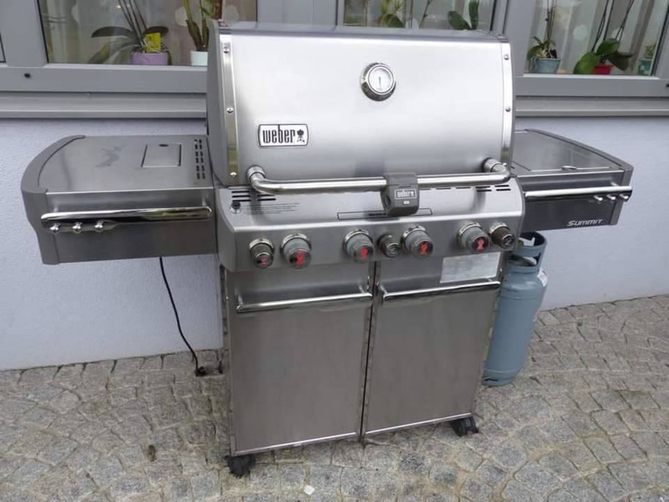 Großer Grill auf der Terrasse Hotel Concordia