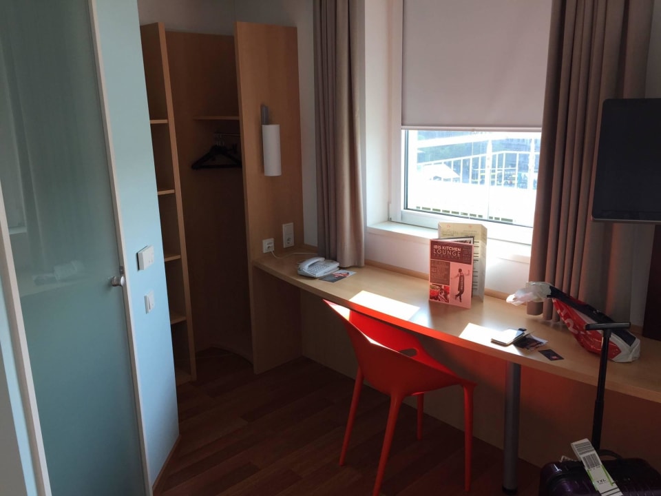 Tisch und Kasten ibis Berlin Kurfürstendamm