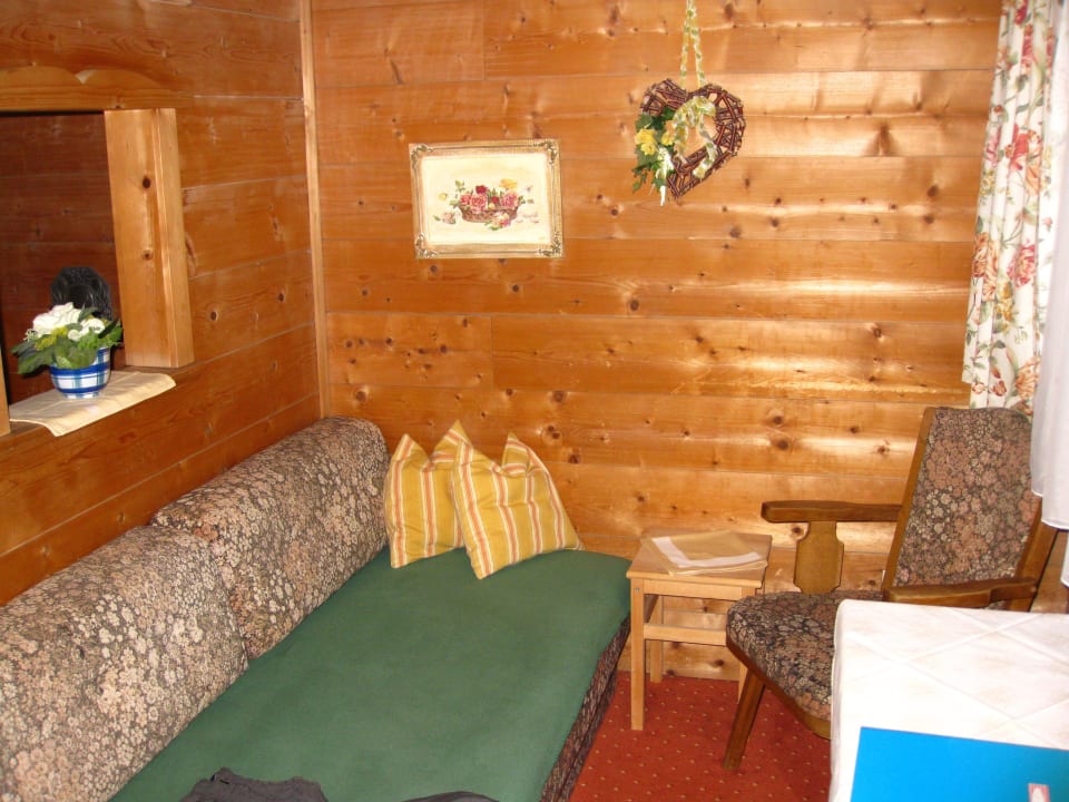 Das Zimmer ist gross und sauber Pension Grubenhof