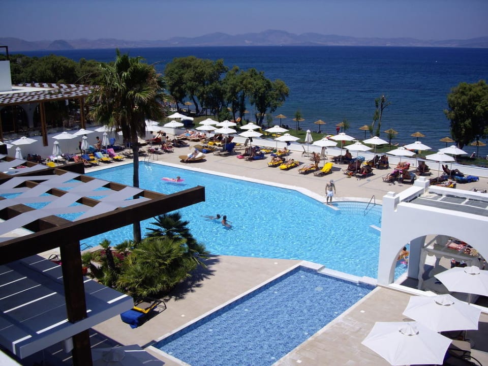 Hauptpool TUI BLUE Oceanis Beach and Spa Resort