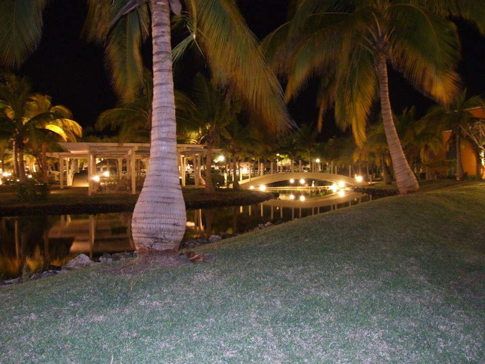 Ansicht des Gartens bei Nacht Melia Las Antillas - Adults only
