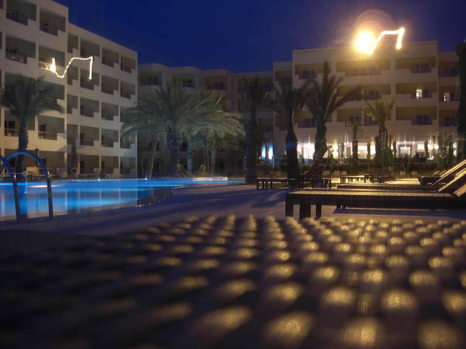 Pool bei Nacht Hotel Rosa Beach