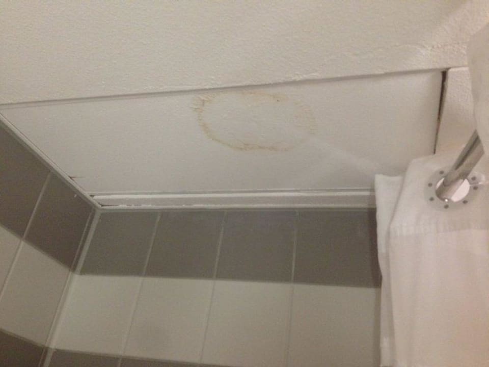 Decke im Bad Leonardo Hotel Mannheim City Center