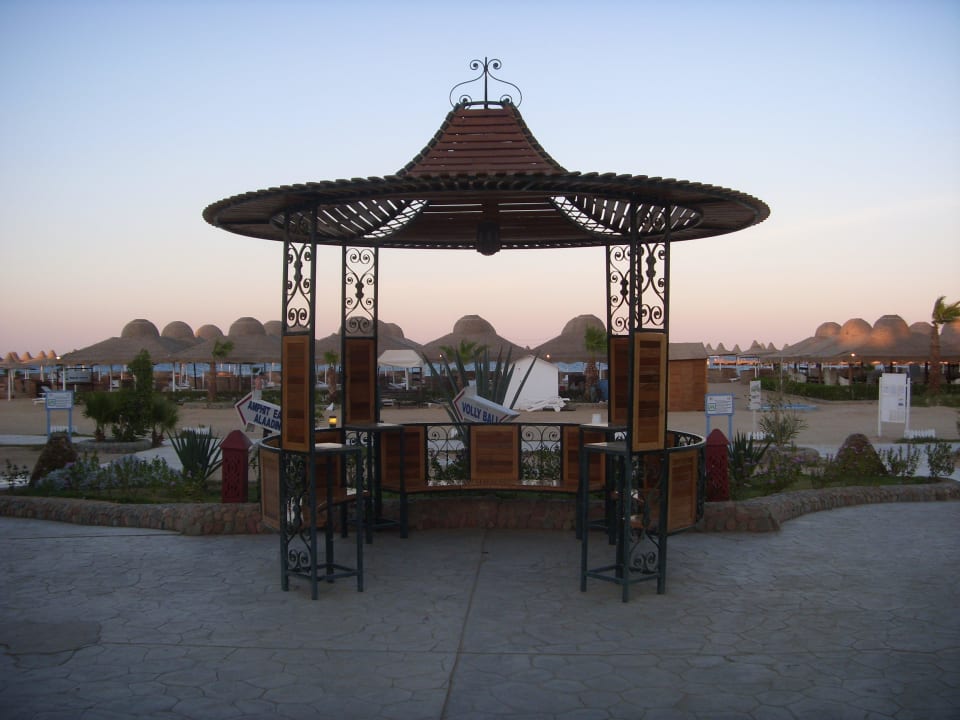 Weg zum Strand Ali Baba Palace Resort