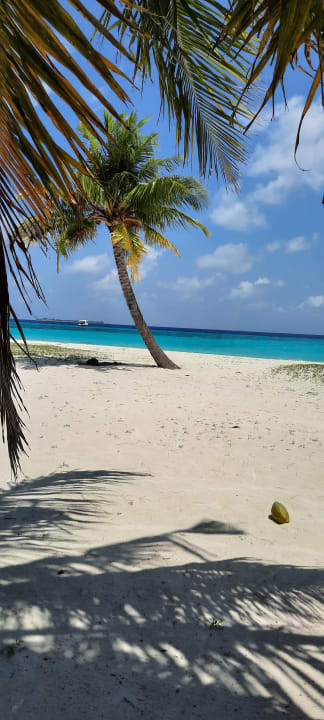 Strand Kuredu Island Resort & Spa