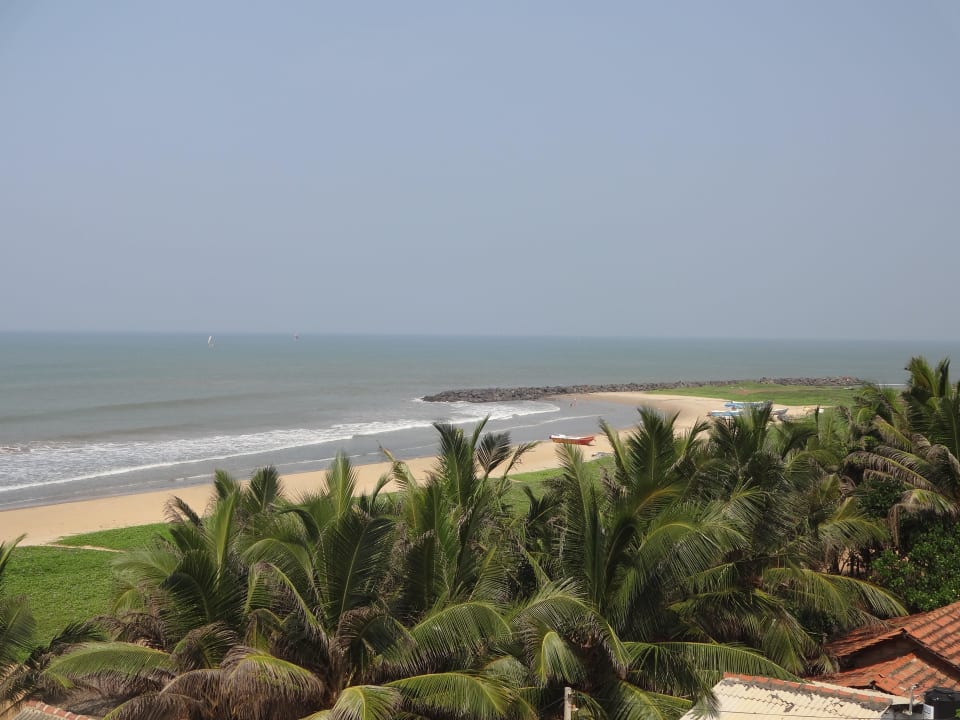 Vom Dach des Nordtrakt Hotel Jetwing Sea