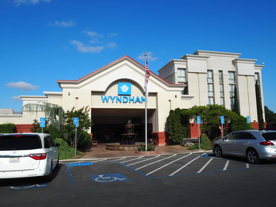 Hotel von Außen Wyndham Visalia