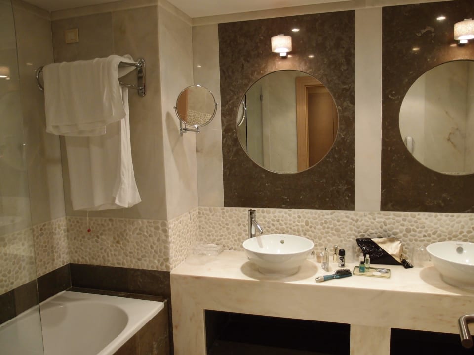 Ванная комната Sesimbra Oceanfront Hotel