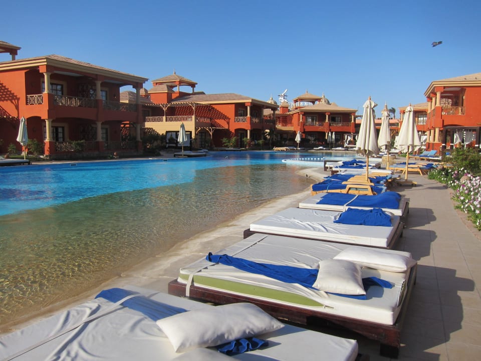 Один из 6 бассейнов Pickalbatros Alf Leila Wa Leila Resort - Neverland Hurghada