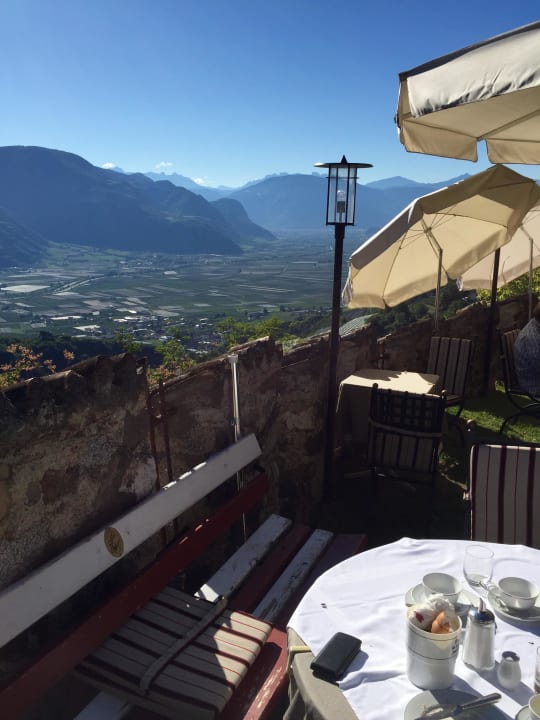 Frühstück mit Ausblick Hotel Schloss Wehrburg