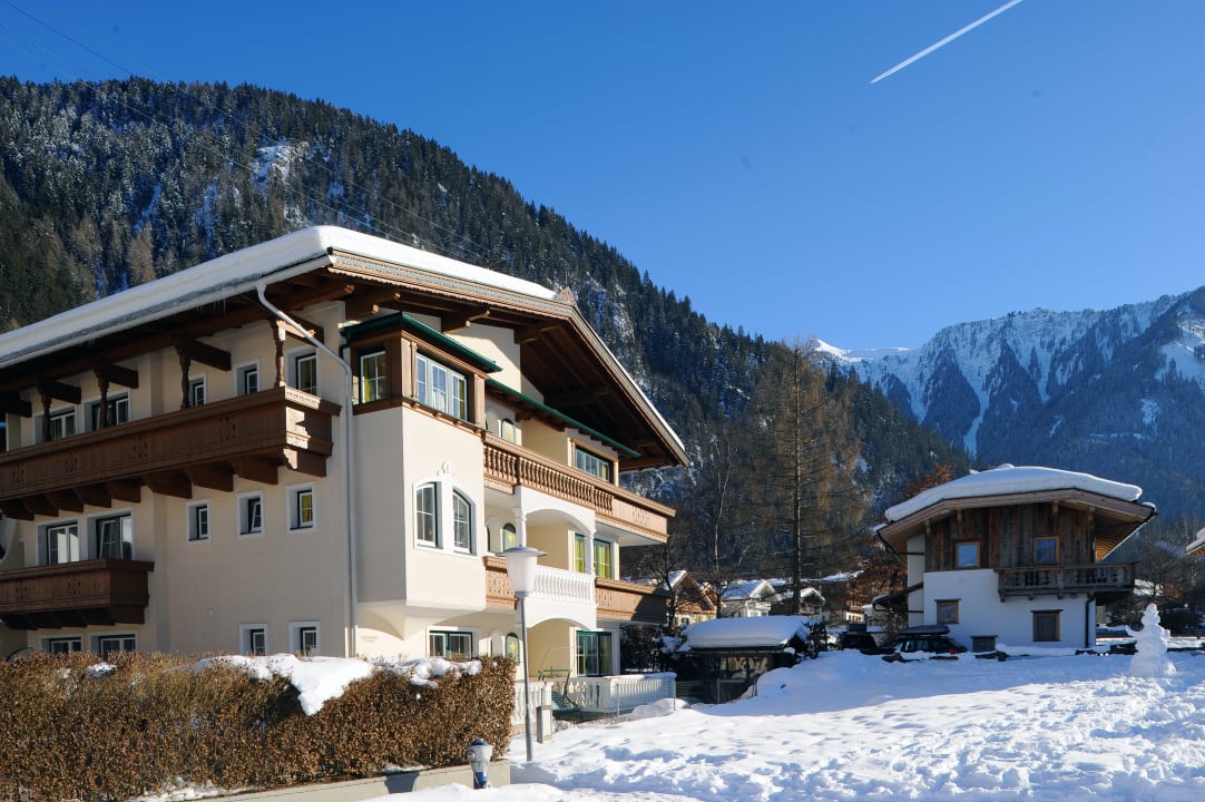 Außenansicht Sylvana's Wohlfühl Hotel - Ihr Bed, Breakfast & SPA in Mayrhofen