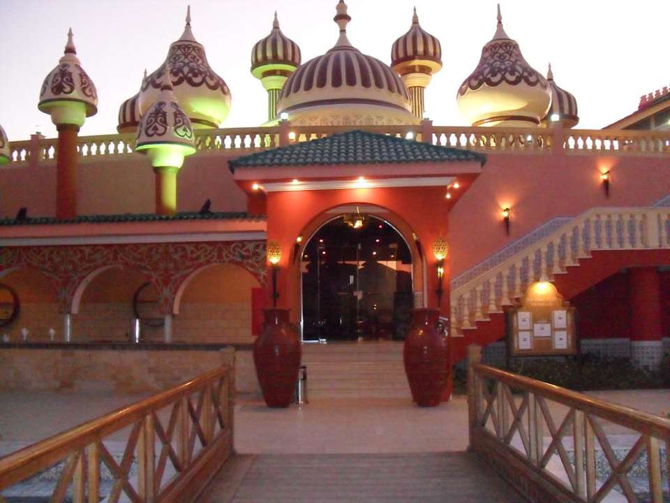 Eingang zur Arena Pickalbatros Alf Leila Wa Leila Resort - Neverland Hurghada