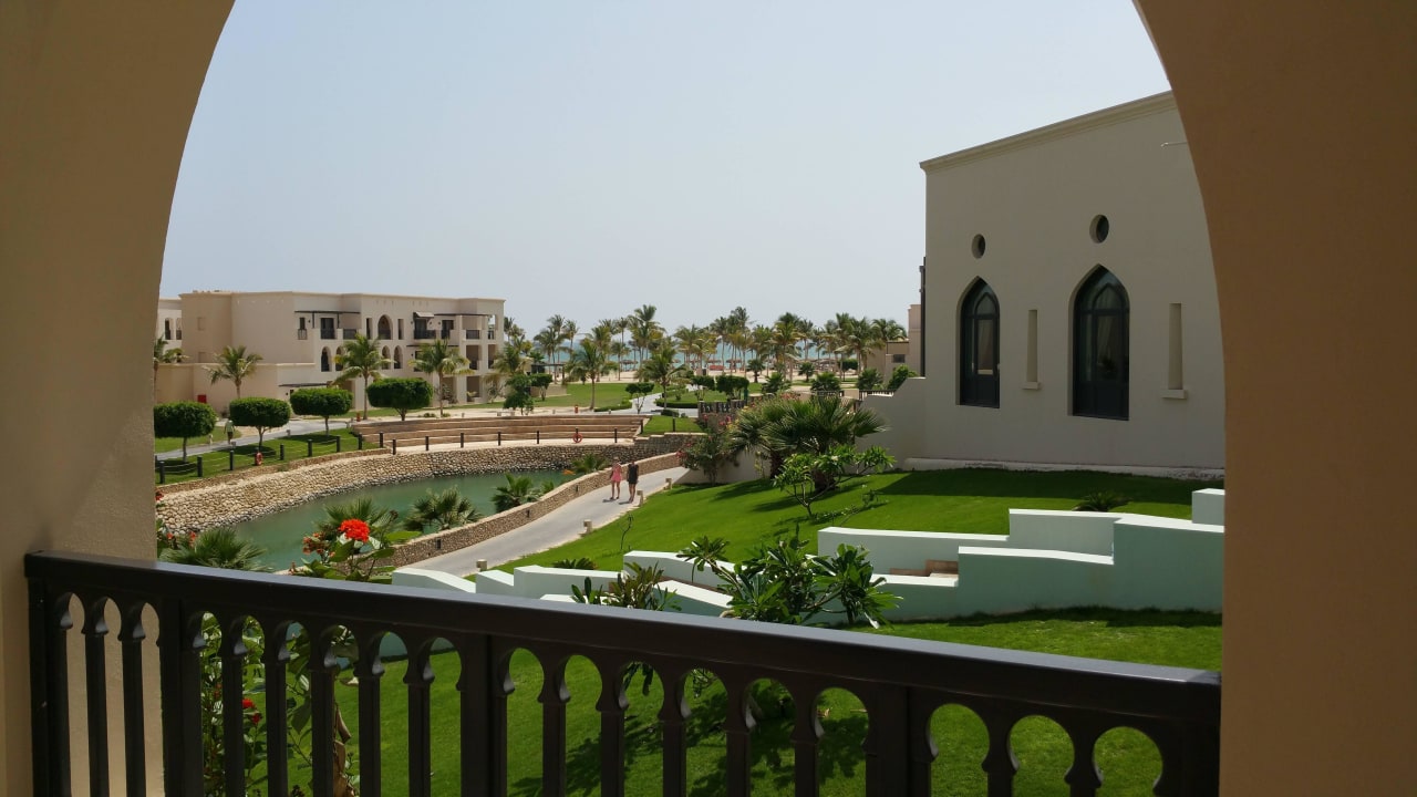 Blick in die Gartenanlage Salalah Rotana Resort