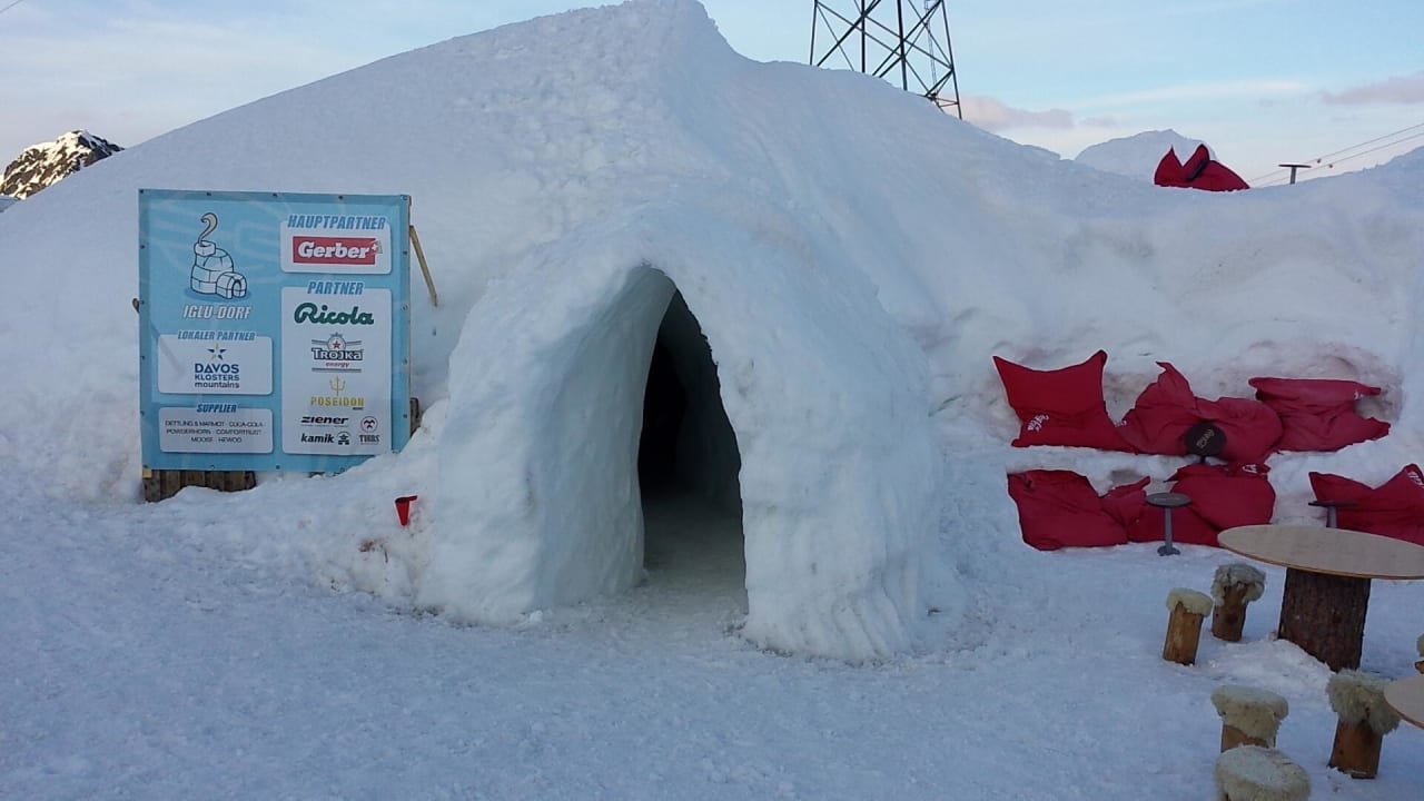 Eingang Hauptiglu Iglu-Dorf Davos Klosters