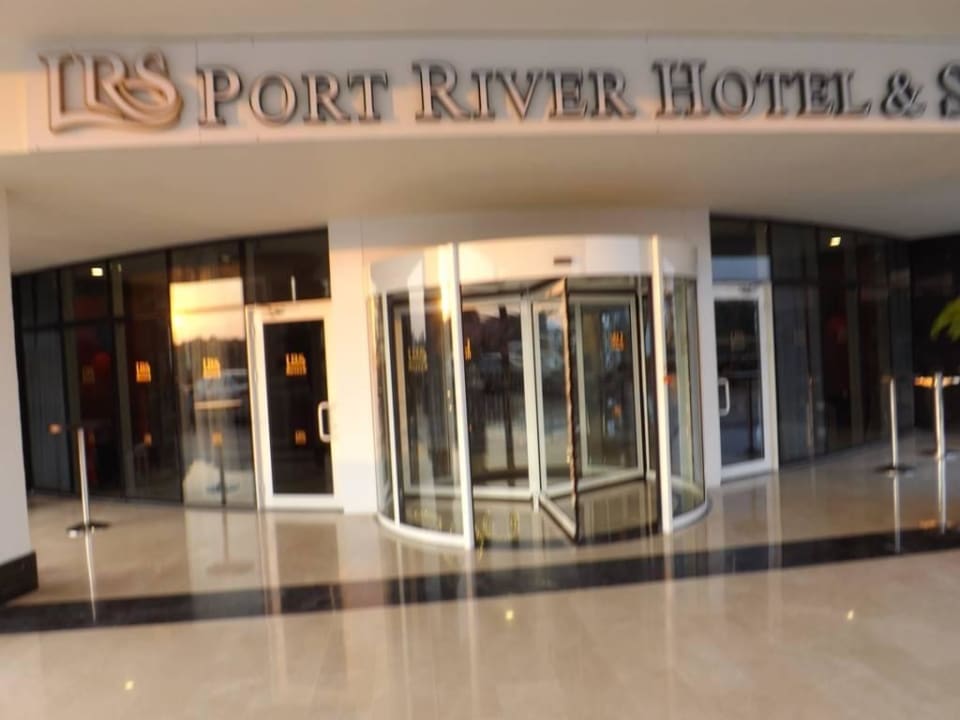 Eingang LRS Port River Hotel & Spa