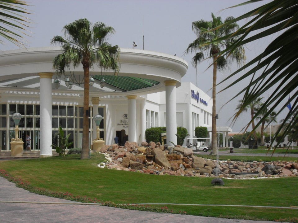 Wejście do hotelu Safir Sharm Waterfalls Resort