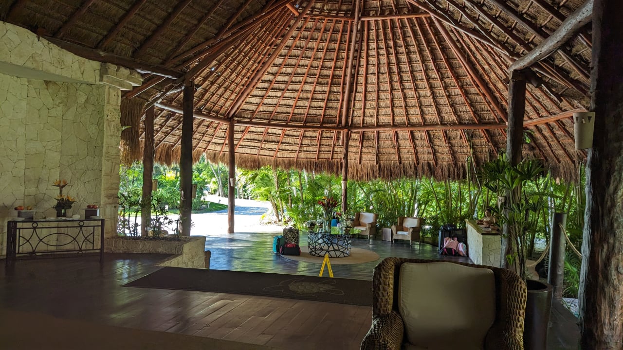 Lobby Akumal Bay Beach & Wellness Resort