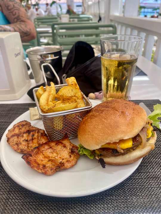 Gastro Can Garden Resort