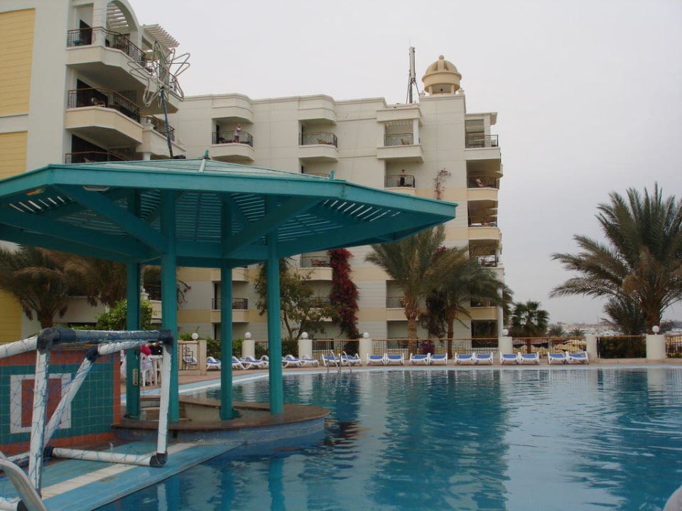 Hotelpool mit Poolbar SUNRISE Holidays Resort (Adults Only)