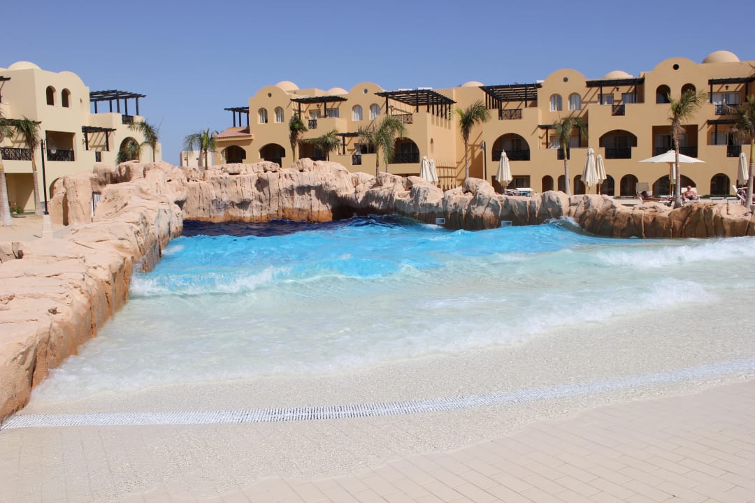 Бассейн с искуственными волнами Stella Garden Resort & Spa, Makadi Bay