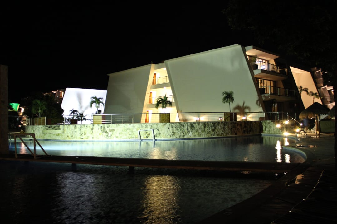 Pool bei Nacht Grand Sirenis Riviera Maya Resort & Spa