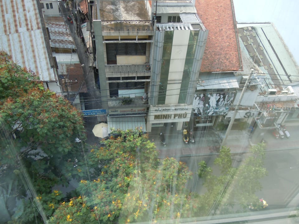 Blick auf die Strasse Sanouva Hotel