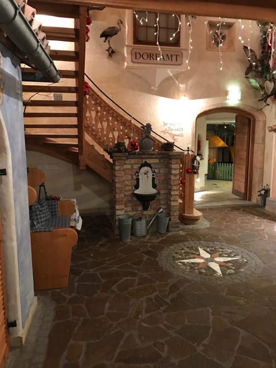 Unterirdischer Gang zwischen den Häusern Hotel Tirolerhof