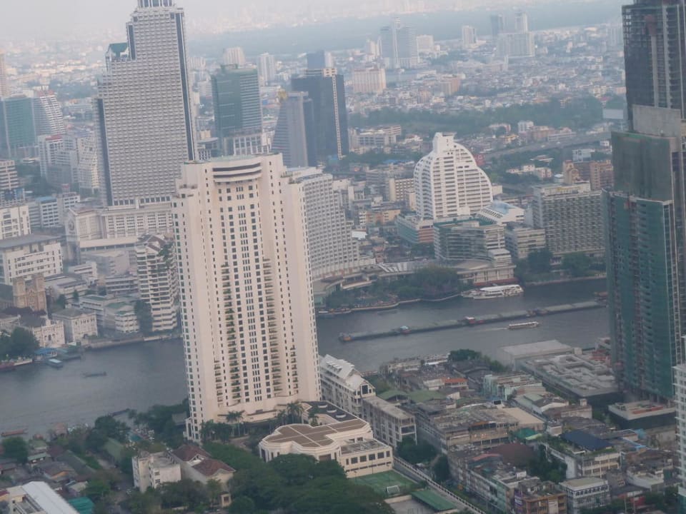 Blick vom Helicopter zum Hotel und Chao Phraya Hotel The Peninsula Bangkok