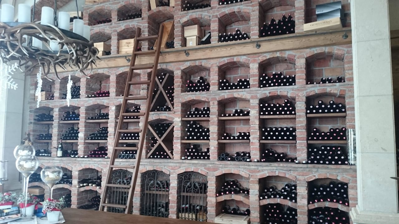 Weingewölbe Wedelhütte Hotel & Chalet