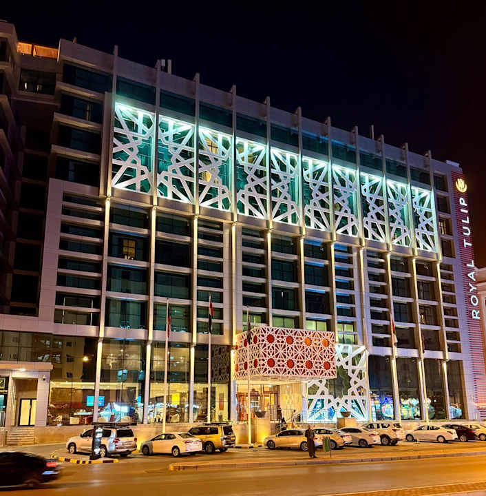 Außenansicht Royal Tulip Muscat Hotel