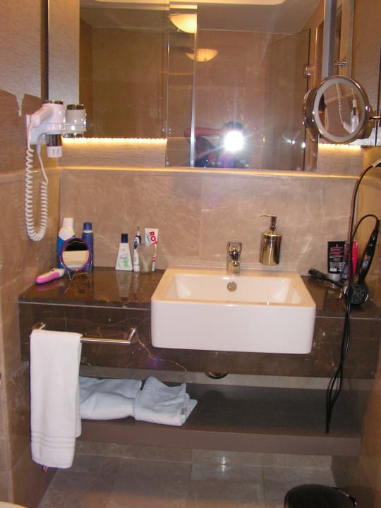 Eleganter Waschraum Hotel Grand Side