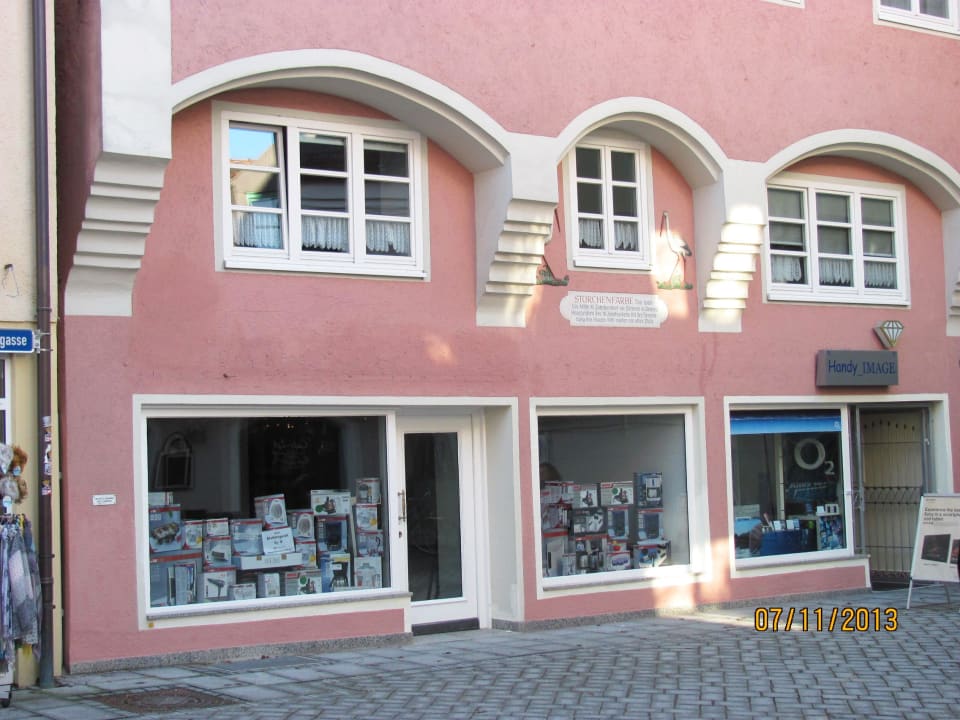 Gebäude mit 2 Störche - Fußgängerzone Apartment Storchenfärbe