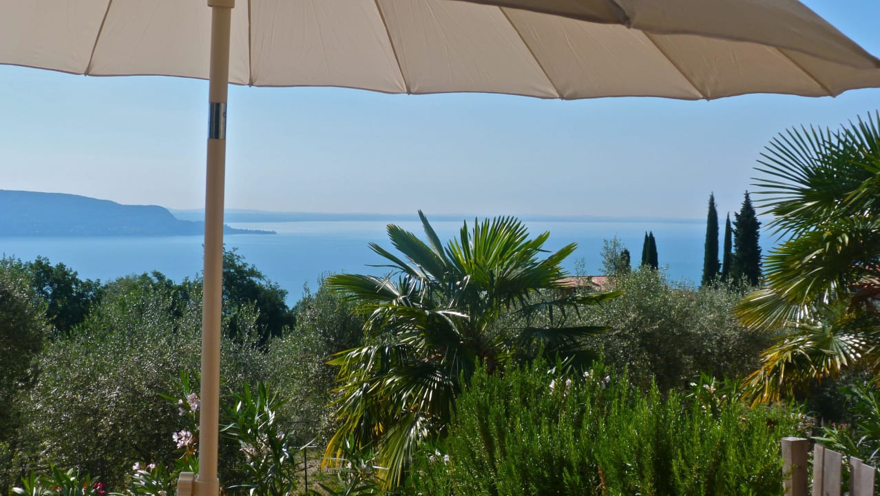 Blick von der Terrasse Richtung Gardasee Guesthouse Caselli Vigole al Sole