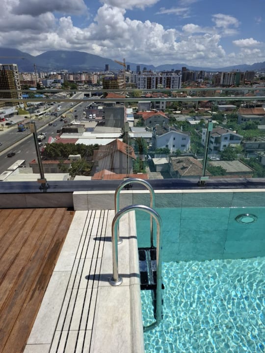 Pool Mercure Tirana