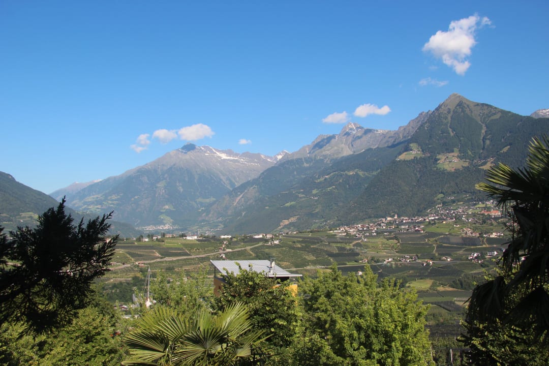 Blick vom Balkon ins Vinschgau Hotel Landhaus Innerhofer