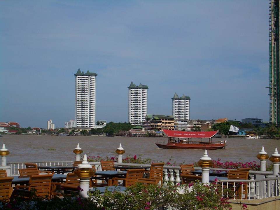 Blick auf den Menam River Ramada Plaza by Wyndham Bangkok Menam Riverside