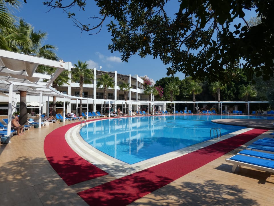 Pool Latanya Park Resort