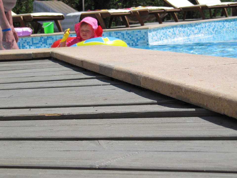 Stolperfallen am Pool Blue Orange Beach Resort