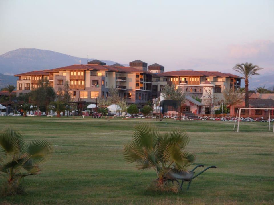 Hotelansicht aus Rtg. Strand Calimera Serra Palace