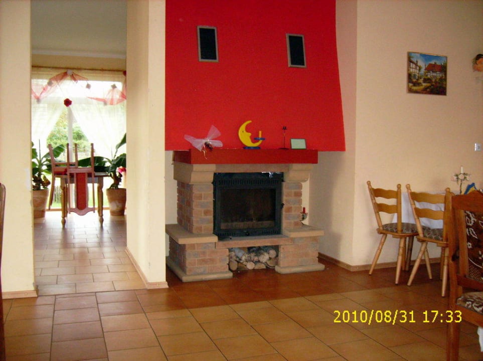 Restaurant (im Hintergrund Billard & Dart) Center Hotel Bronkow