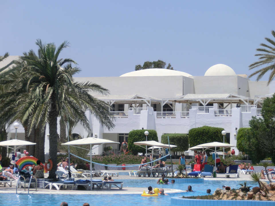 Ein Teil der Poolanlage Hotel El Mouradi Djerba Menzel