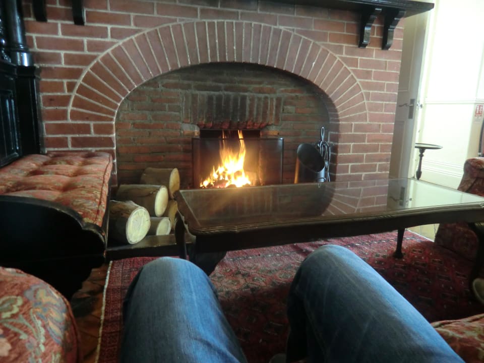 Kamin Hotel White House