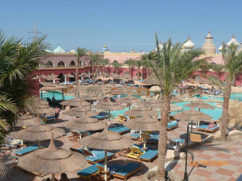 Zimmerauslick auf den Animationspool Pickalbatros Alf Leila Wa Leila Resort - Neverland Hurghada