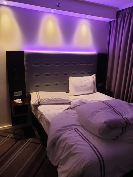 Zimmer Premier Inn Stuttgart City Centre Hotel