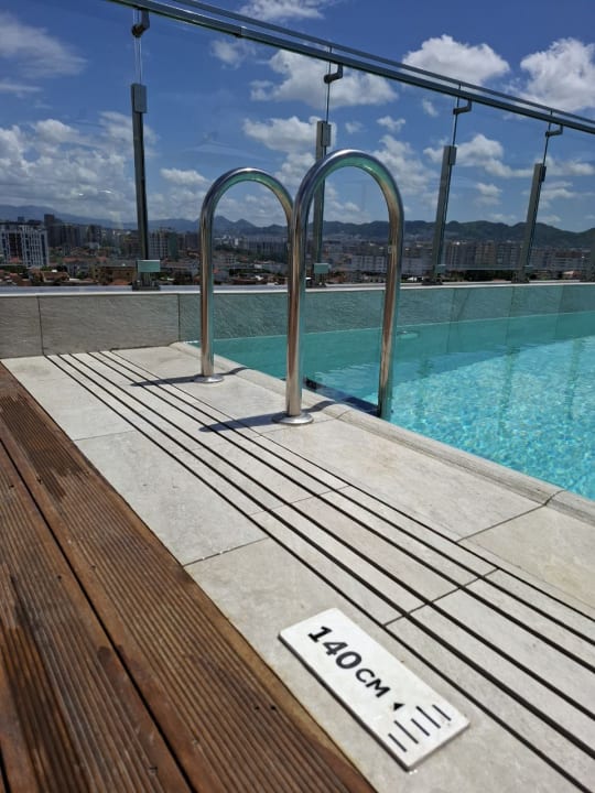 Pool Mercure Tirana