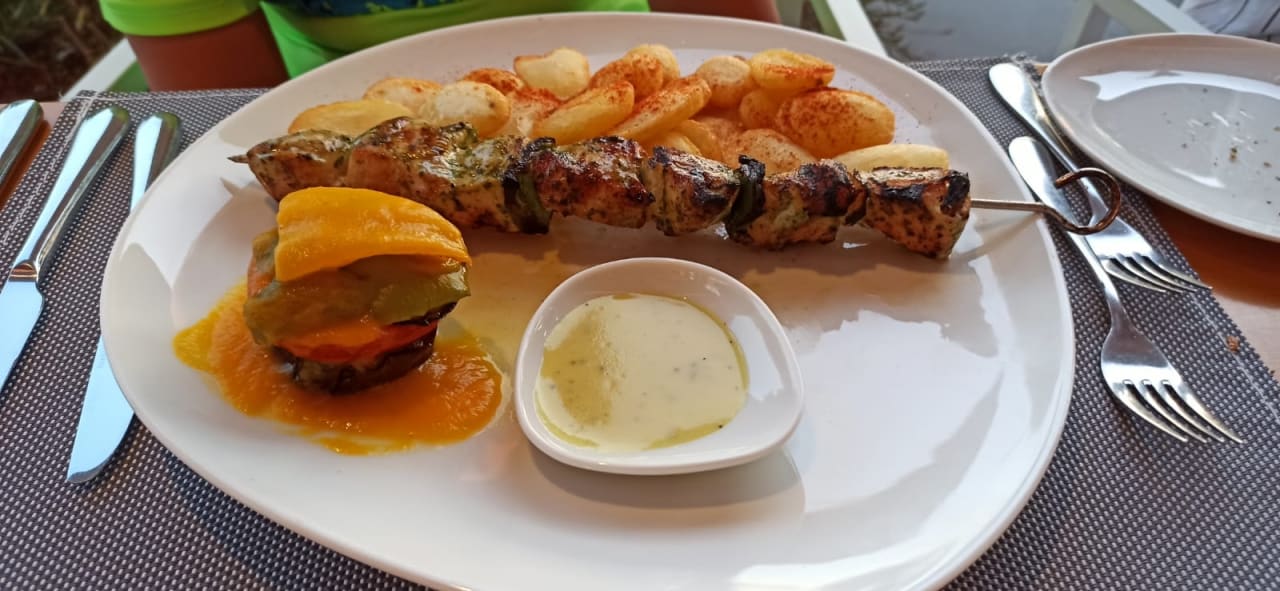 Gastro Anissa Beach & Village