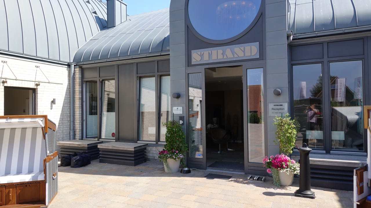 Außenansicht Hotel Strand am Königshafen