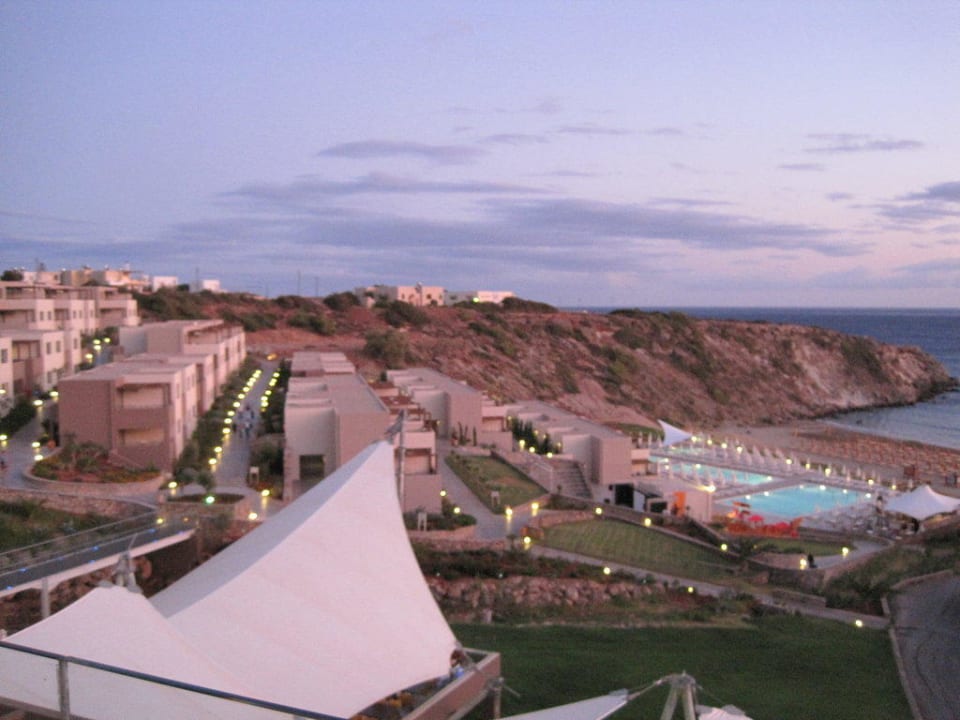 Mikri Poli am Abend- Blick zu den Familienzimmern Atlantica Mikri Poli Crete